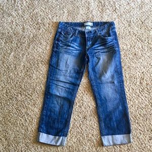 Maurice’s distressed capris